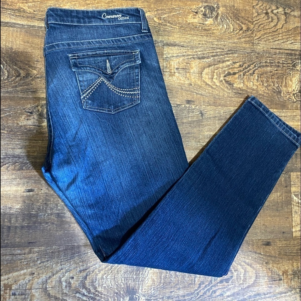 Common Genes size 12 dark Wash‎ stretch straight leg comfy casual detail pockets